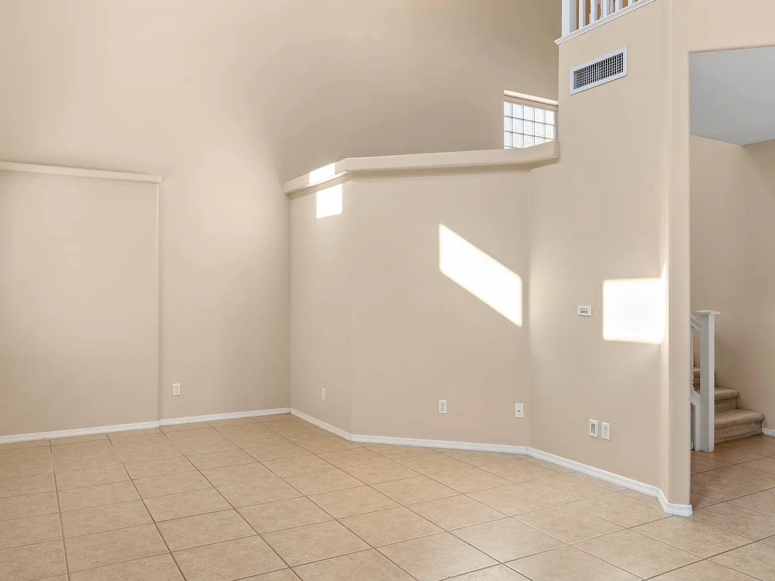 4 bed, 2450 sqft, $5,000 — Photo 2