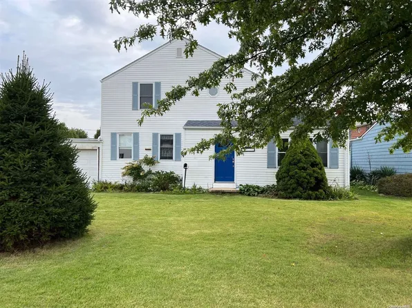 172 Harvard Street, Westbury, NY 11590