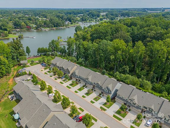 3rd image of 160 Beacon Dr #D