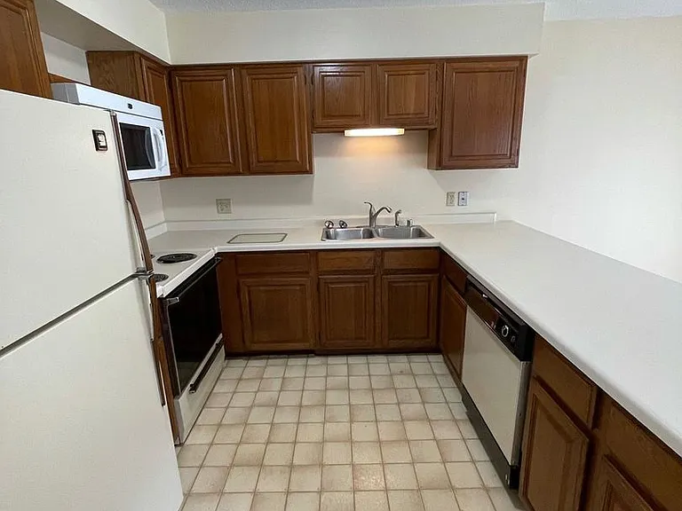 874 Kari Dr — Photo 11