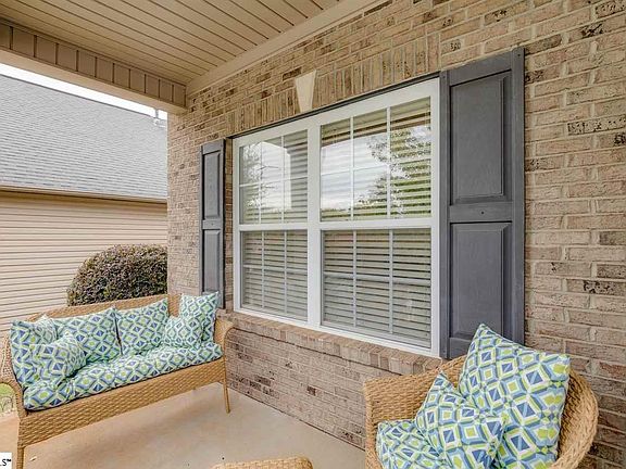 3rd image of 622 Summerville Way