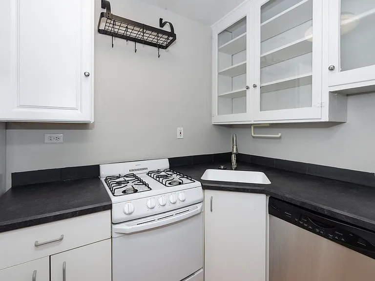 1137 E 10th Ave — Photo 5