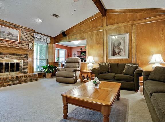 3rd image of 2521 Brookcrest Dr