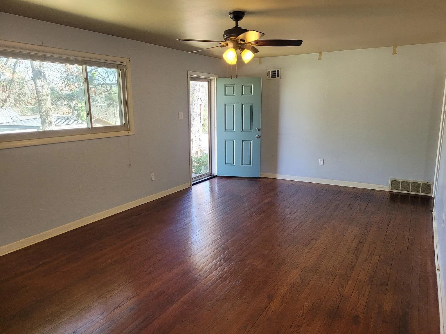 3805 Loch Ln — Photo 3