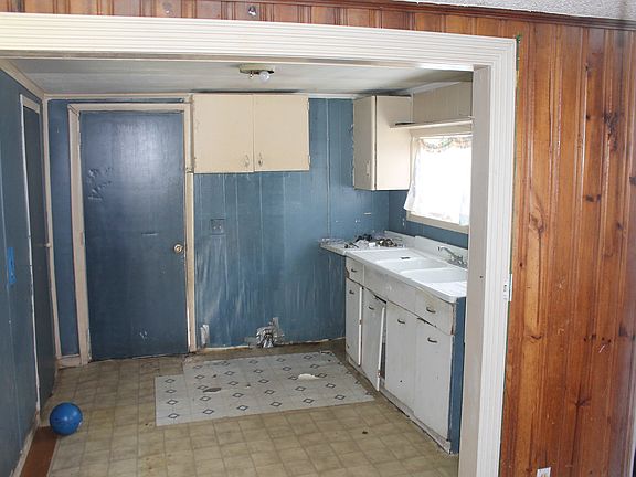3rd image of 306 NW 9th St