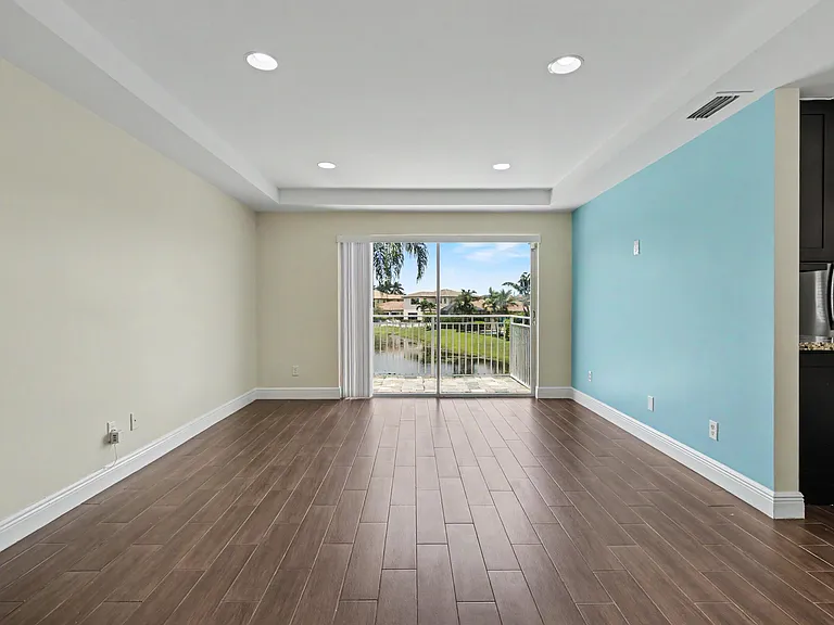 1250 SW 113th Ter #204 — Photo 4