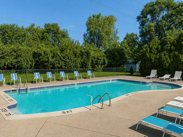 Bloomfield On The Green - West Bloomfield, MI — Photo 26