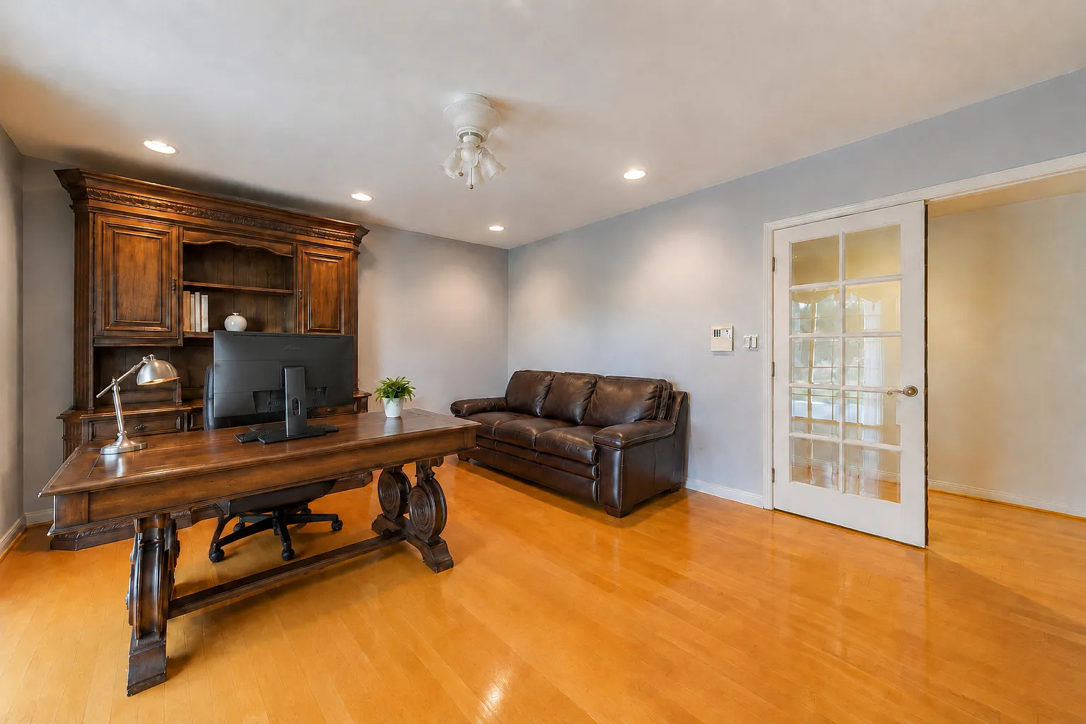 5 bed, 3736 sqft, $16,500 — Photo 4