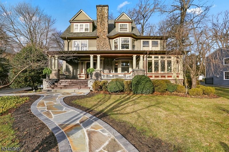 1st image of 205 Fernwood Ave