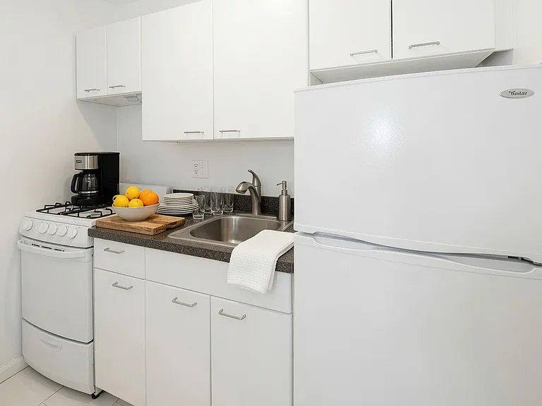 342 E 55th St #7D — Photo 2