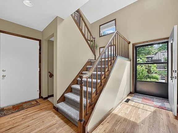 3rd image of 643 Meadows Ln