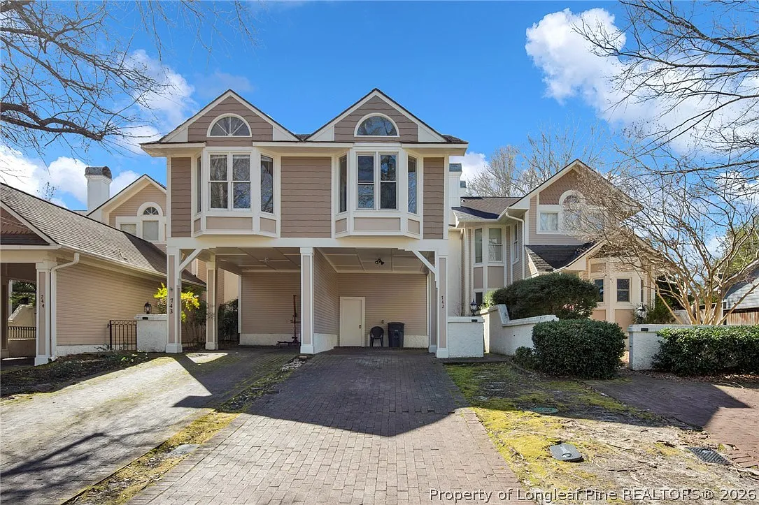 3 bed, 2.5 bath, 1570 sqft, $1,600 — Photo 1