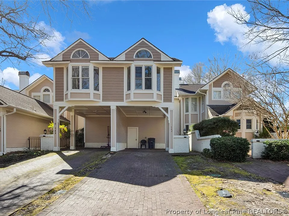 742 Victorian Pl