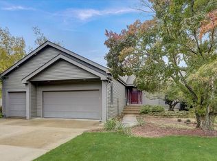 5760 Auburn Dr, Fitchburg, WI 53711