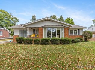 1653 Fruitwood Dr NW, Grand Rapids, MI 49504