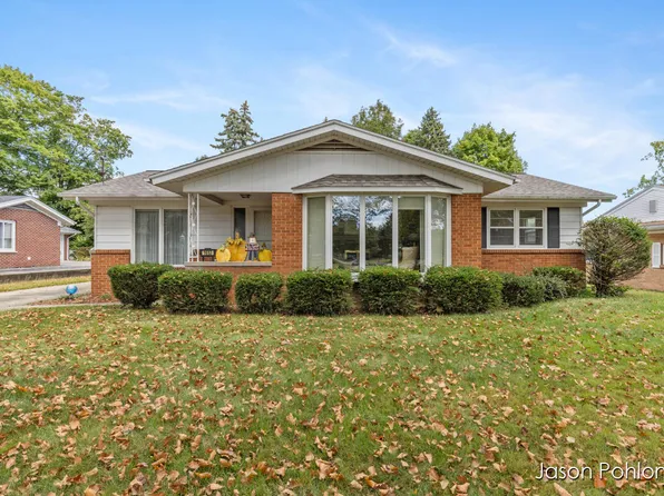 1653 Fruitwood Dr NW, Grand Rapids, MI 49504