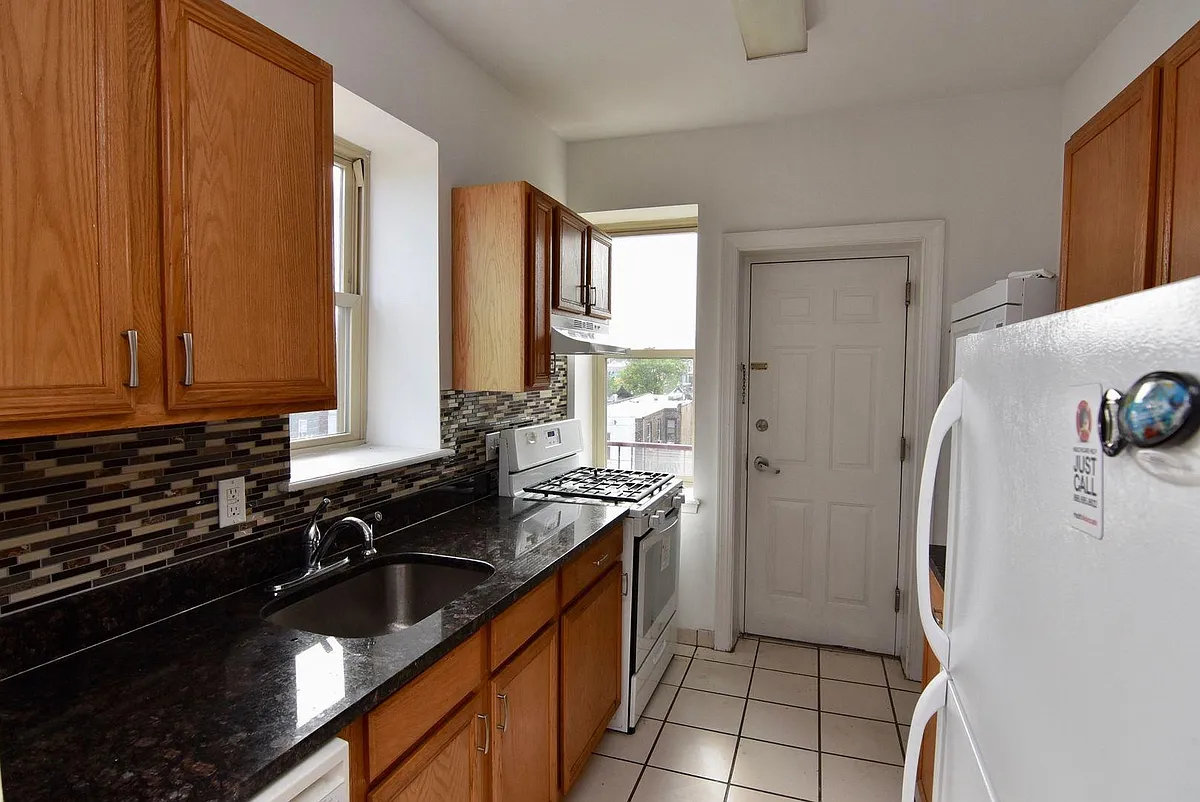 Building Photo - 2 S 46th St #5E