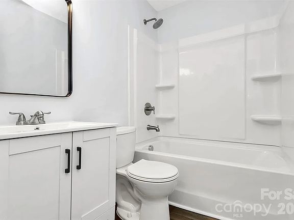 5th image of 1520 Woodhill Ln