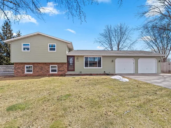 1935 Bunker Hill Ct, De Pere, WI 54115