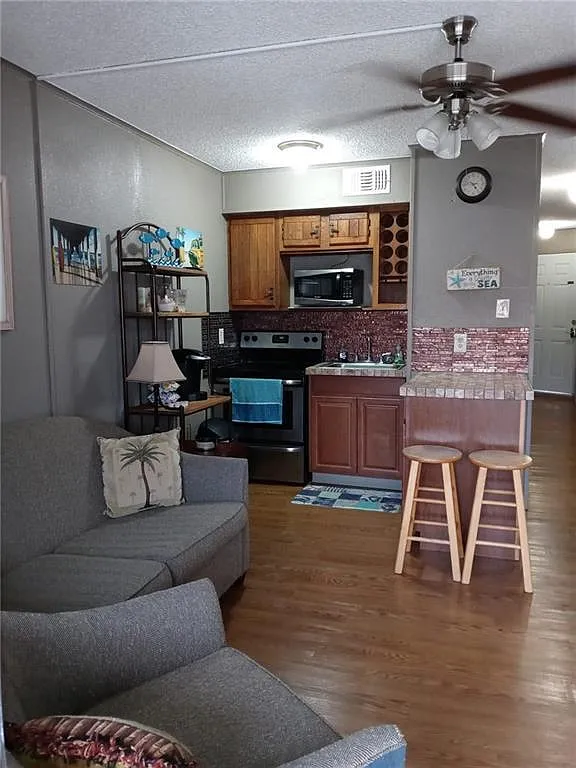 3938 Surfside Blvd — Photo 2