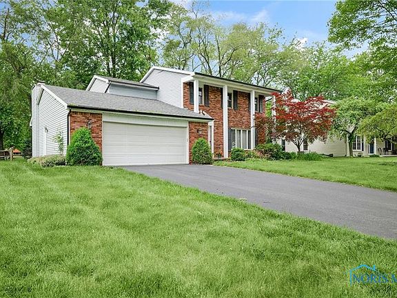 2nd image of 830 Ashbury Dr