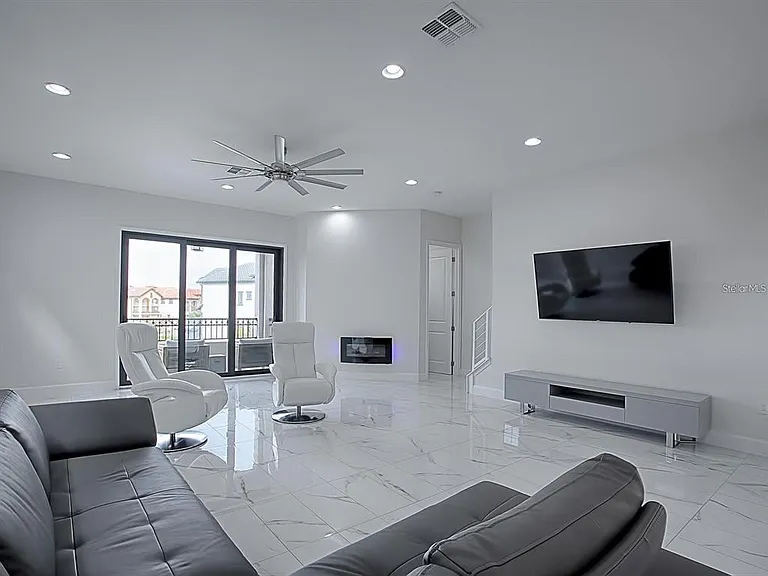 7661 Toscana Blvd — Photo 11