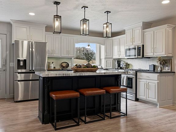 4th image of 1421 Edwards Rd