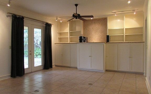 4th image of 1800 Cynthia Ln