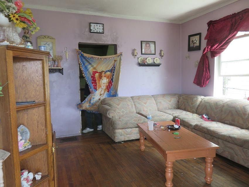 2nd image of 4302 River Rd