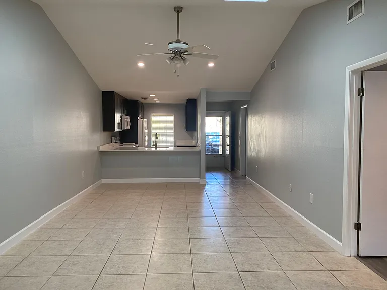 384 Estero Ct — Photo 3