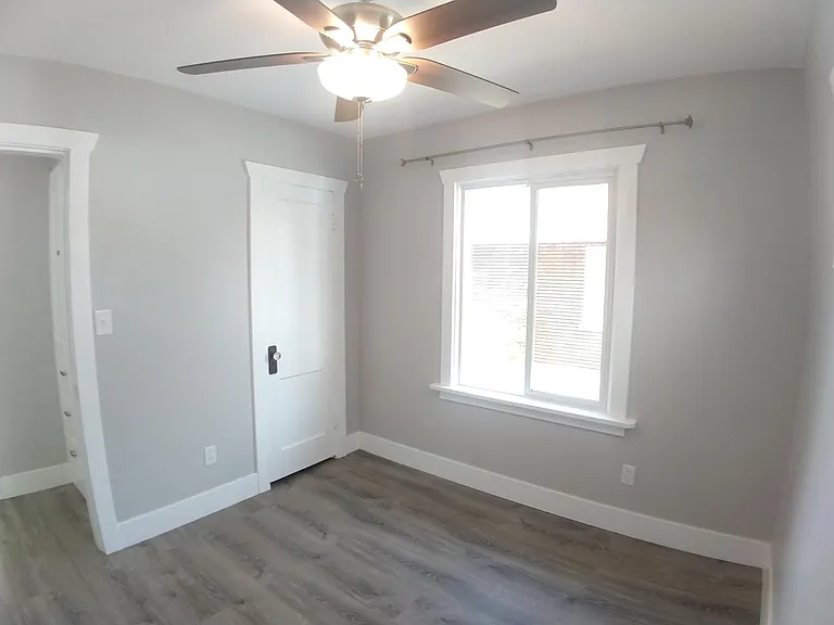 427 E Center St — Photo 11