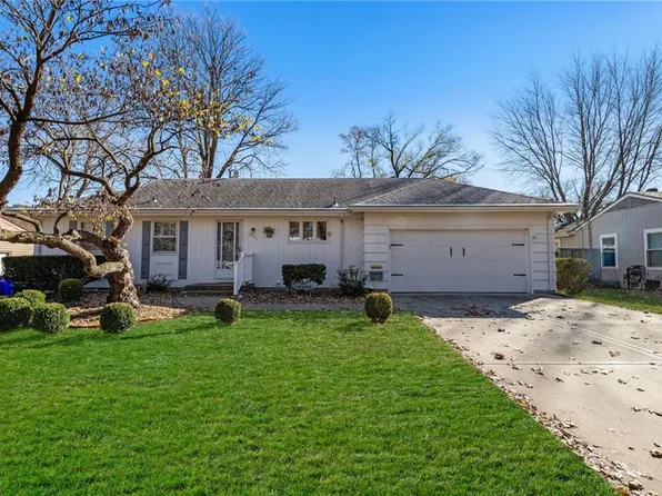 8421 W 68th Ter, Overland Park, KS 66204