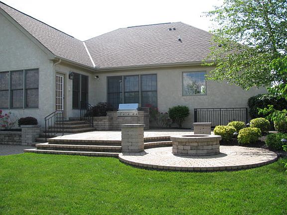 4th image of 271 Tara Glen Dr