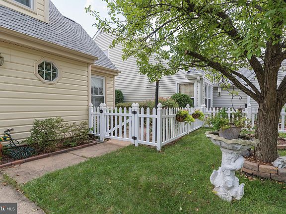 3rd image of 11484 Chelsea Ct