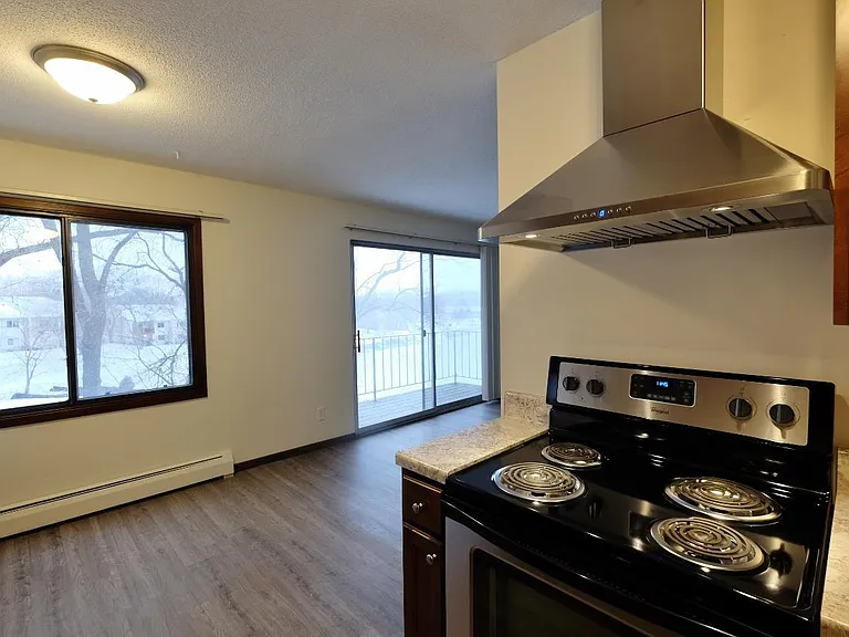 Lakehill Apartments — Photo 12