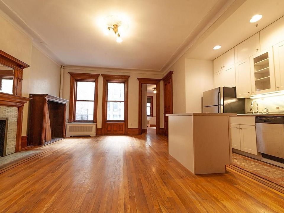 1st image of 30 W 69th St #9