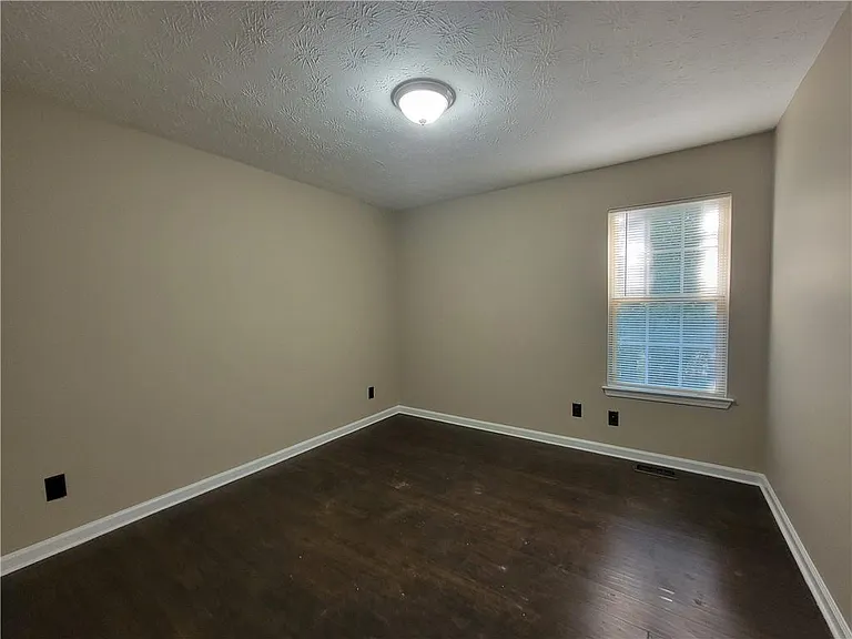 1325 Heatherton Rd — Photo 25