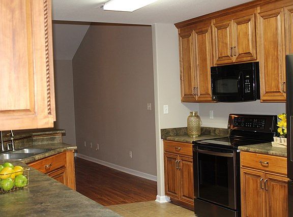 3rd image of 4260 Shelby Ln