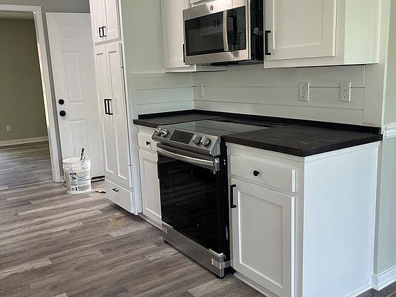4th image of 110 Estelle Dr