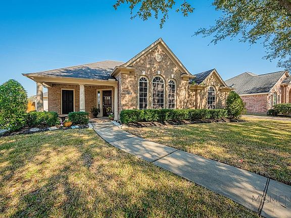 5th image of 722 Silver Creek Cir