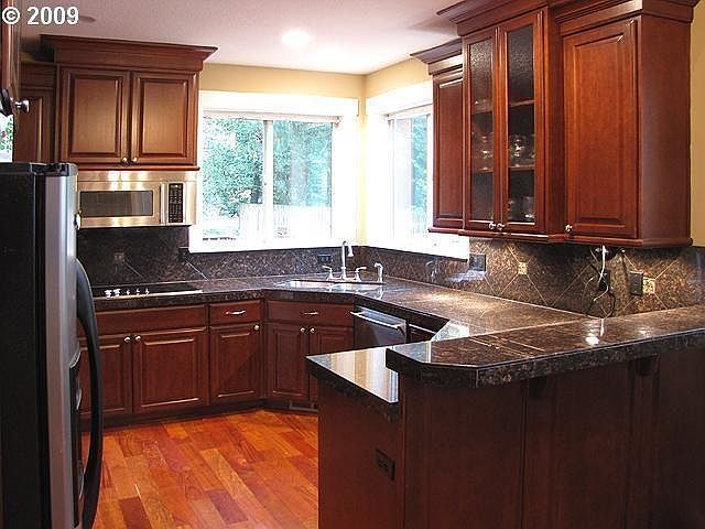 Gourmet kitchen
