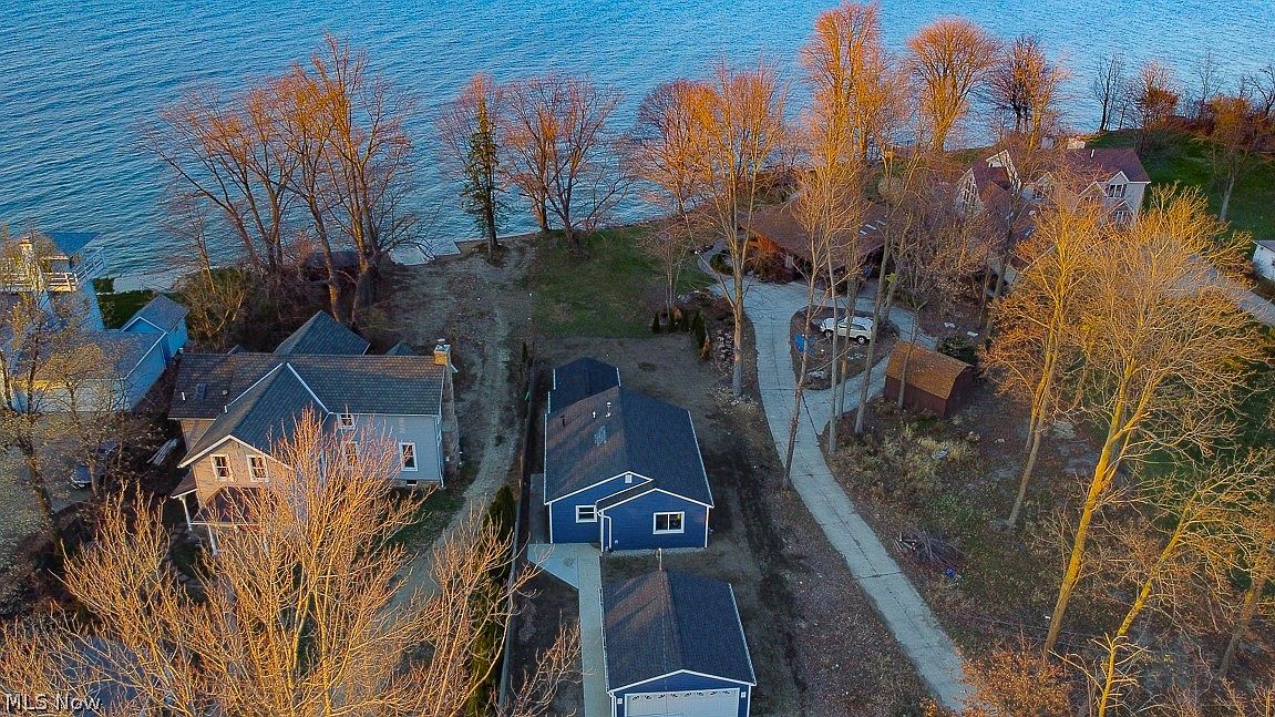 4951 E Lake Rd, Sheffield Lake, OH 44054 Zillow