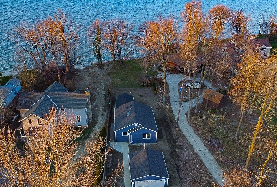 4951 E Lake Rd, Sheffield Lake, OH 44054 Zillow