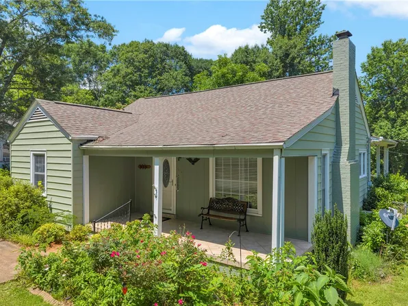 516 Seneca Dr, Seneca, SC 29678