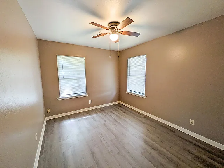 436 Gardenia Ave — Photo 7
