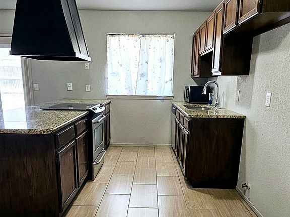 4th image of 1229 SW 101st St
