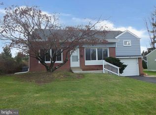 205 Colonial Dr, Warminster, PA