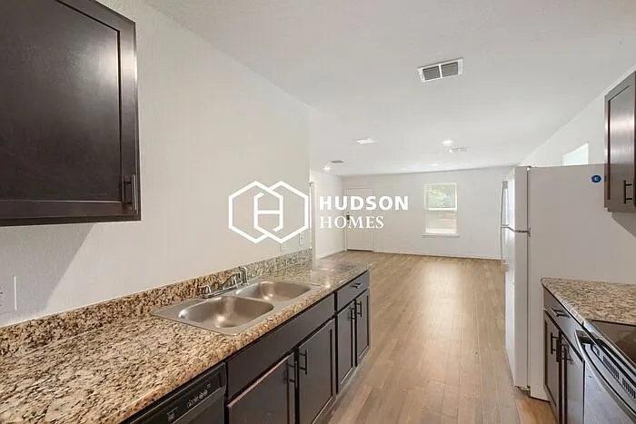 1012 Dearborn St — Photo 5