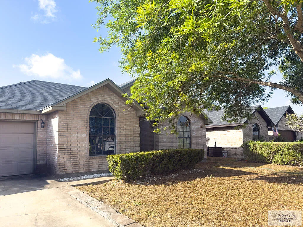 3 bed, 2.0 bath, 1081 sqft, $1,600 — Photo 1