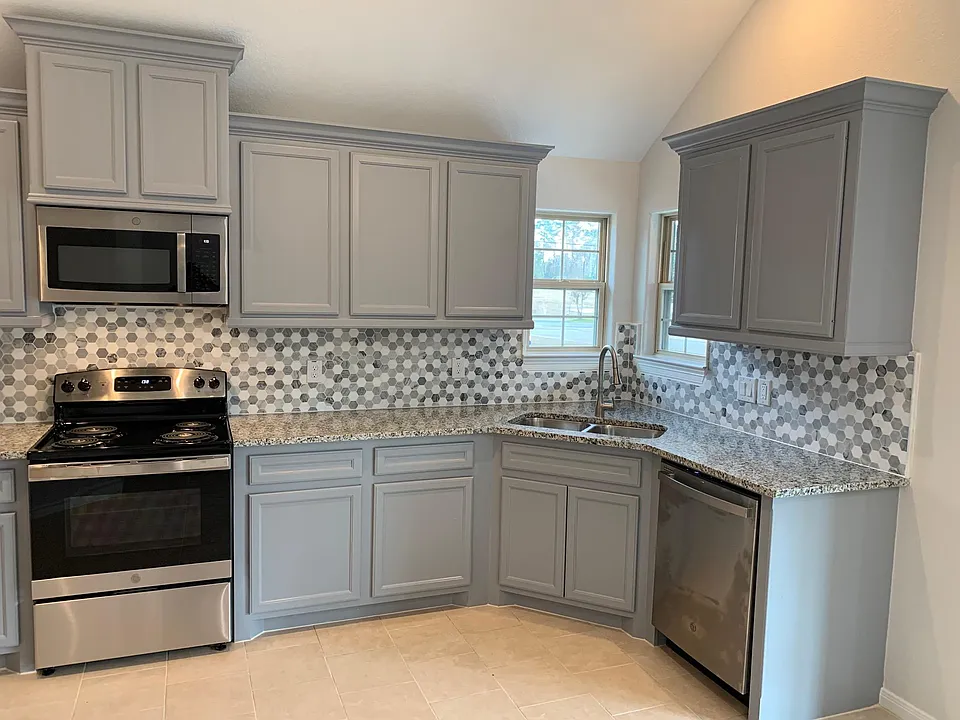 18686 W Juneau